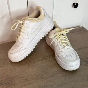 White/Off-White Women’s Classic Low-Top Sneakers